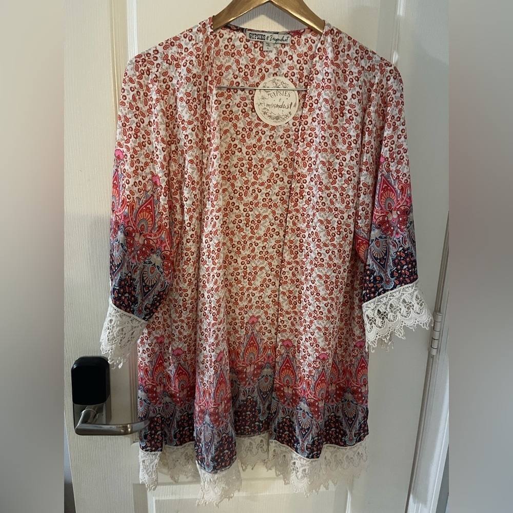 Gypsies & Moondust Red and White Floral‎ Kimono